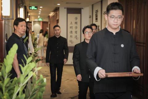 罗湖区委统战部副部长、工商联党组书记叶志伟一行到NG体育调研