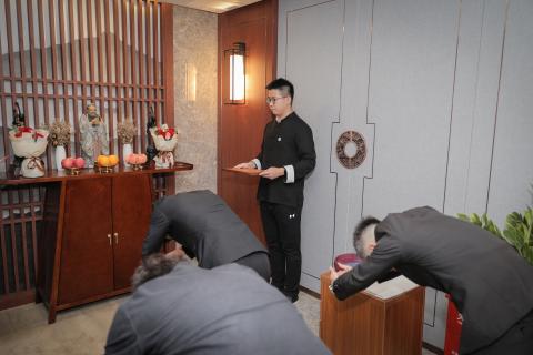 罗湖区委统战部副部长、工商联党组书记叶志伟一行到NG体育调研