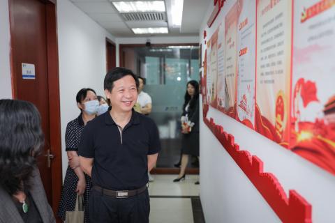 罗湖区委统战部副部长、工商联党组书记叶志伟一行到NG体育调研