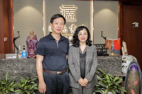 罗湖区委统战部副部长、工商联党组书记叶志伟一行到NG体育调研