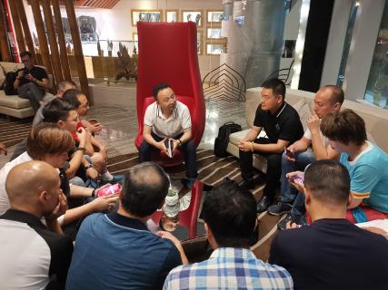 让中国企业家更有眼界——NG体育创始人李厚德率领企业家学员游学越南站