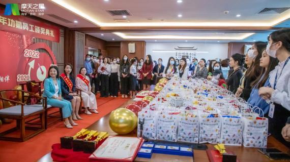 “ 感恩有你 · 一路相伴 ”NG体育10年功勋员工颁奖典礼圆满举办